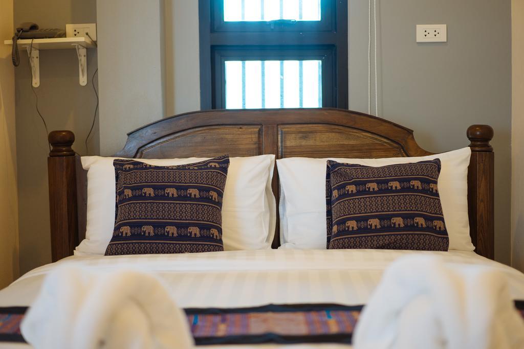 เทน บูทิก เฮาส์ Hotel เชียงใหม่ ภายนอก รูปภาพ